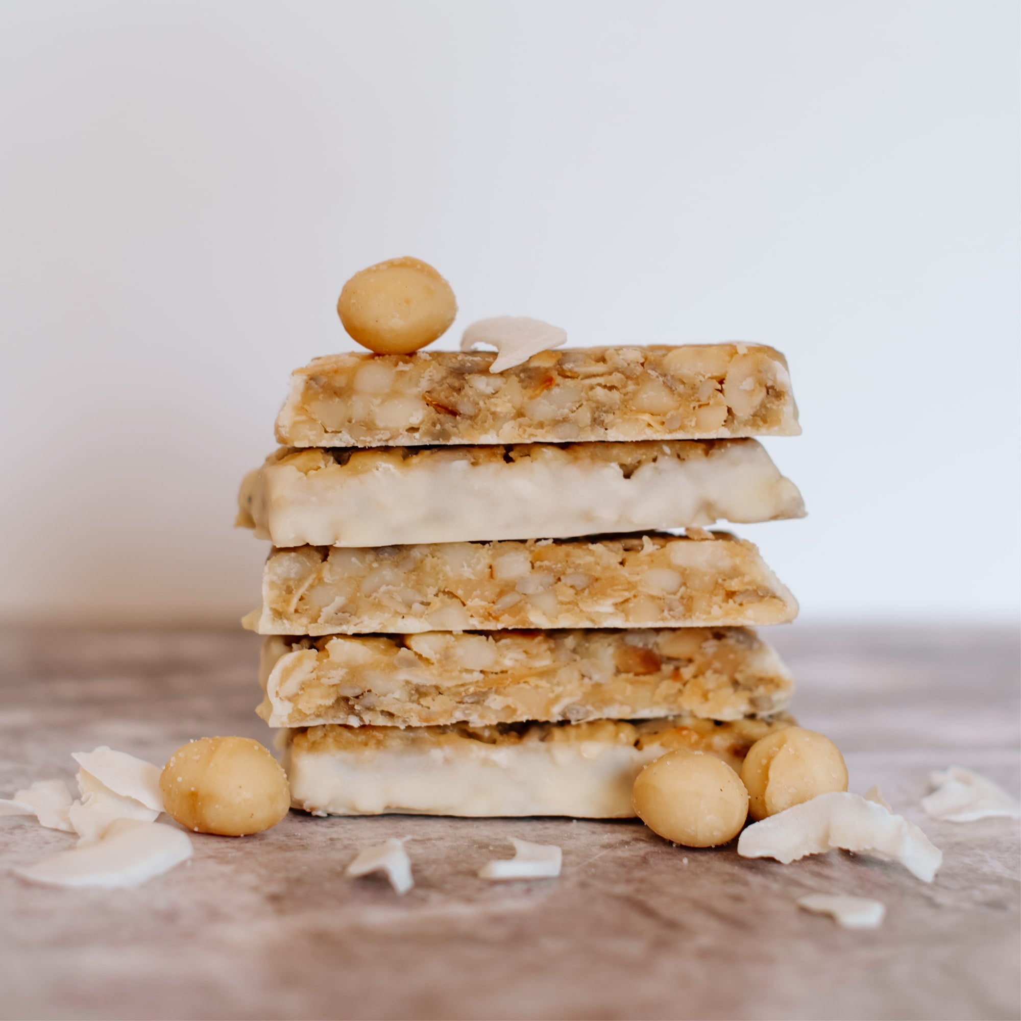 Coconut white chocolate macadamia snack bar by House of Macadamias, made with macadamias as the first ingredient. Plant based, no seed oils, 100% natural healthy snack bar rich in antioxidants and healthy fats.