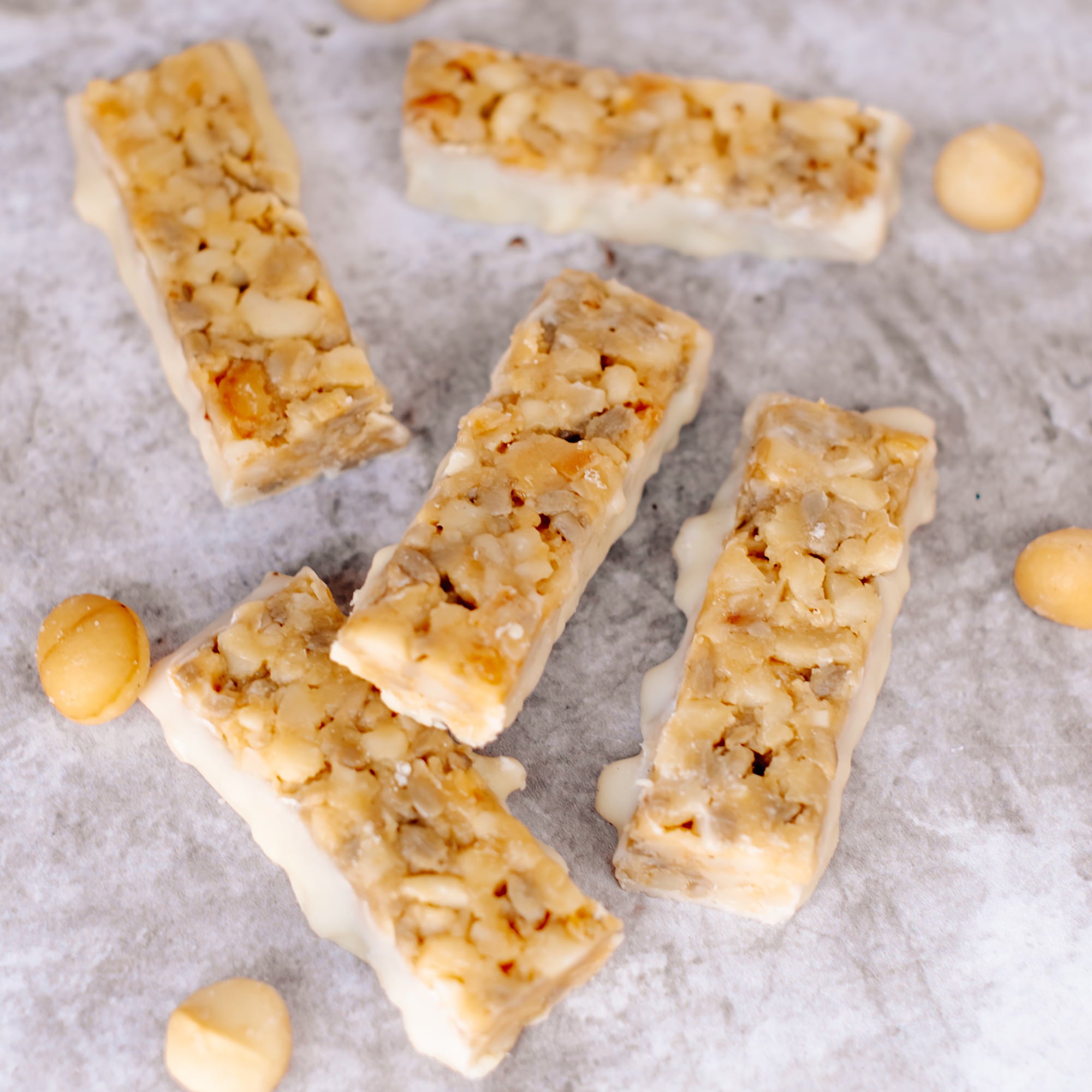 White chocolate macadamia snack bar by House of Macadamias, made with macadamias as the first ingredient. Plant based, no seed oils, 100% natural healthy snack bar rich in antioxidants and healthy fats.