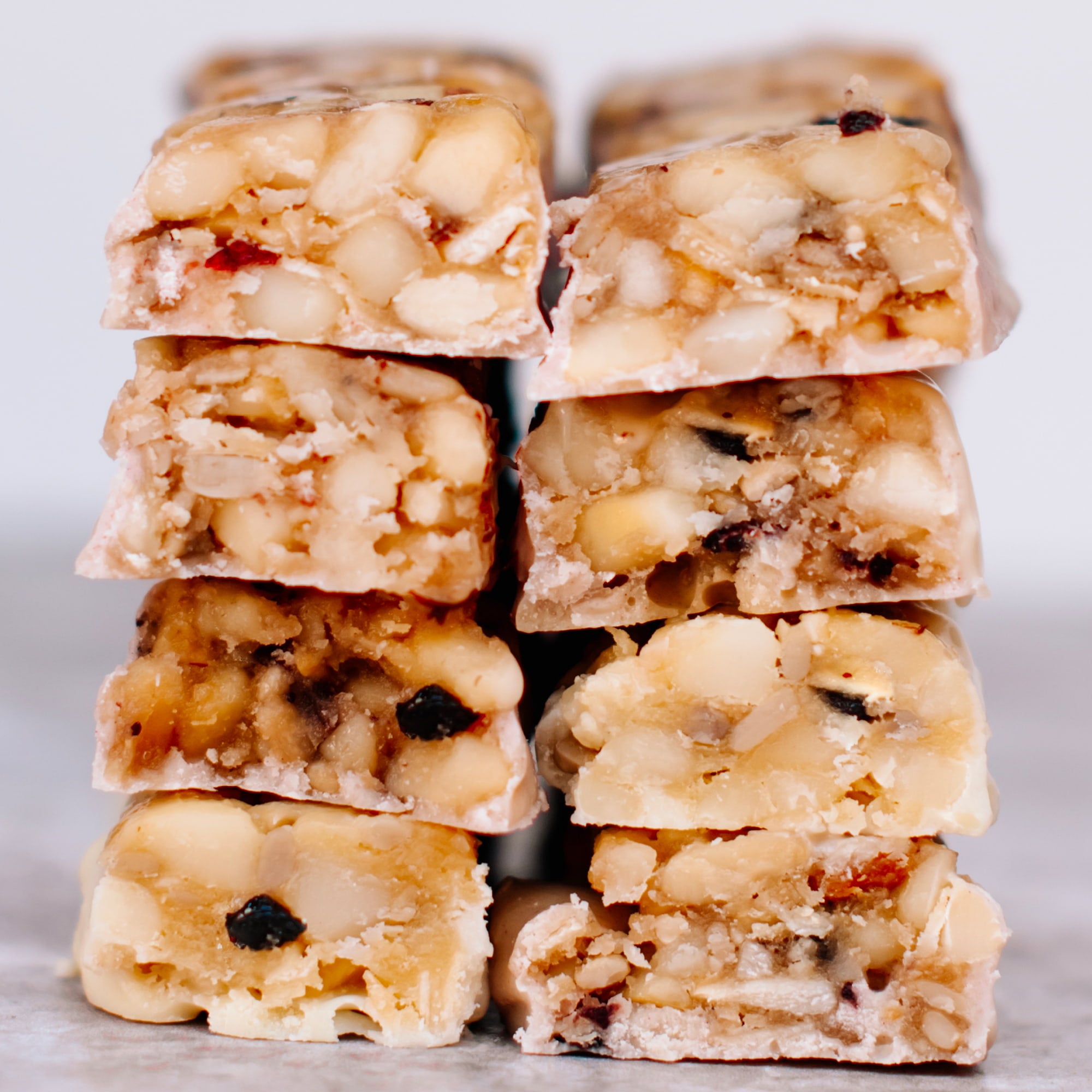 Blueberry macadamia snack bar by House of Macadamias, made with macadamias as the first ingredient. Plant based, no seed oils, 100% natural healthy snack bar rich in antioxidants and healthy fats.