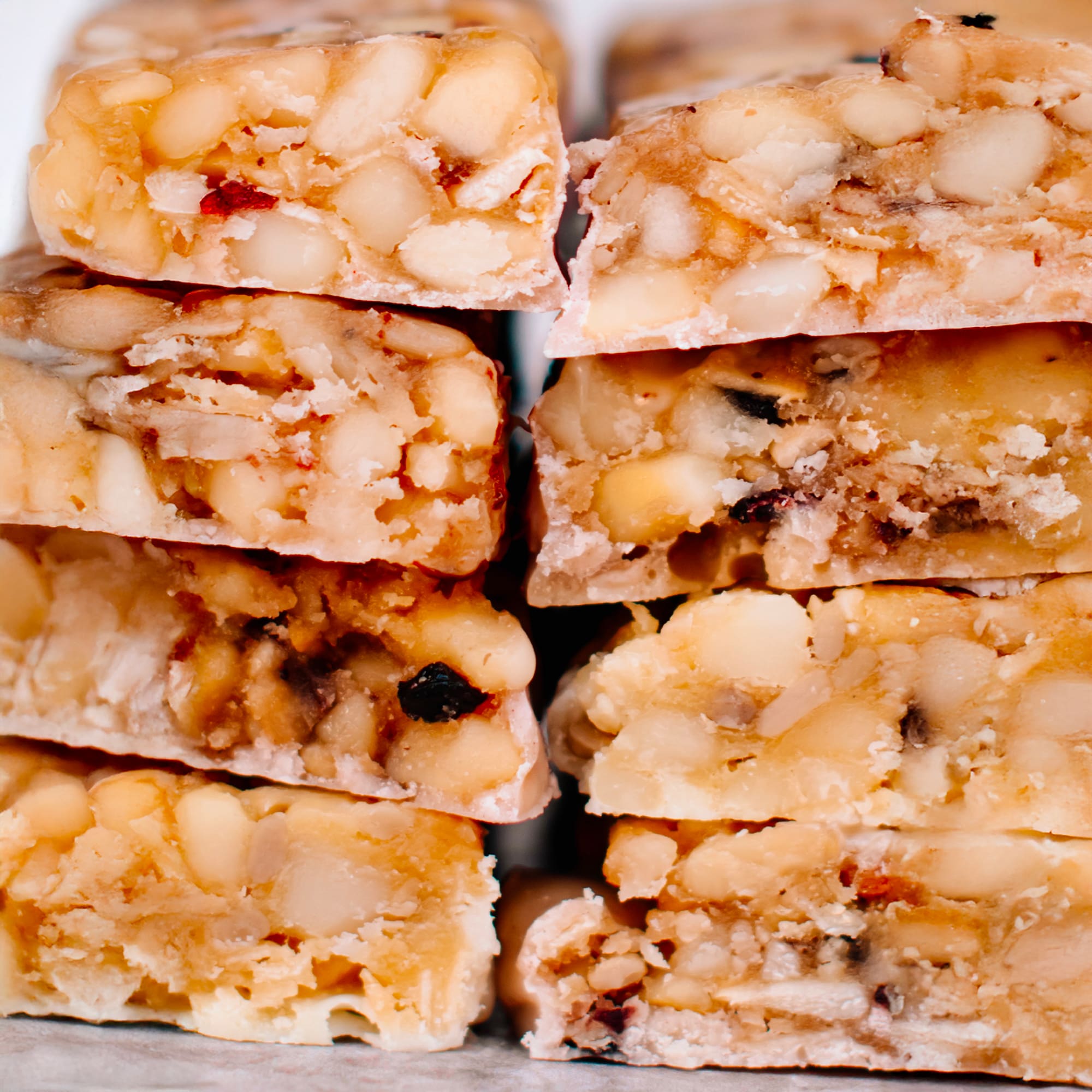 Blueberry macadamia snack bar by House of Macadamias, made with macadamias as the first ingredient. Plant based, no seed oils, 100% natural healthy snack bar rich in antioxidants and healthy fats.