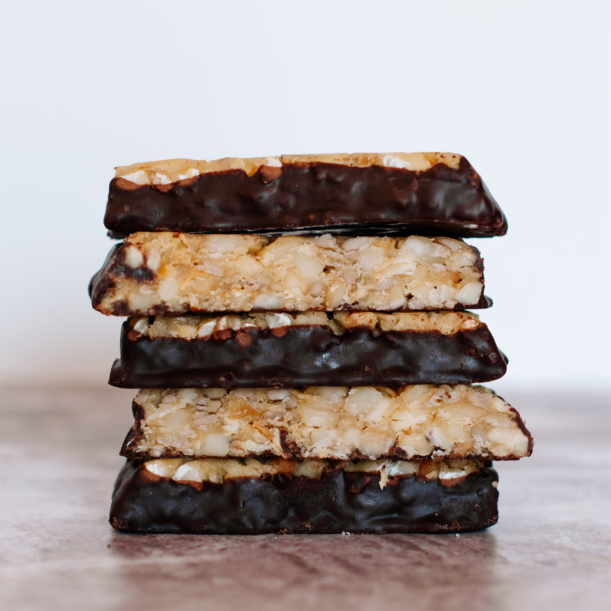 Chocolate macadamia snack bar by House of Macadamias, made with macadamias as the first ingredient. Plant based, no seed oils, 100% natural healthy snack bar rich in antioxidants and healthy fats.