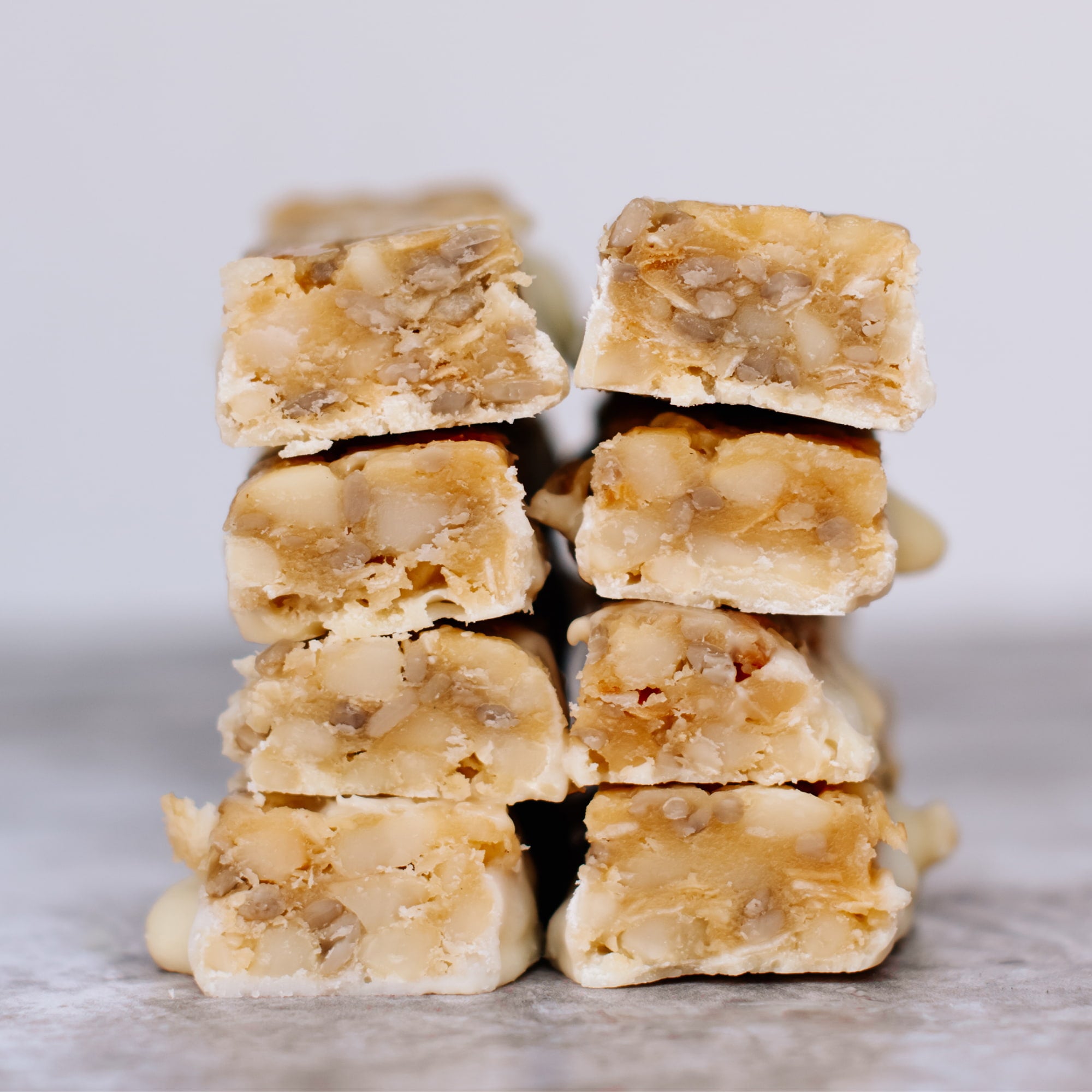 Coconut white chocolate macadamia snack bar by House of Macadamias, made with macadamias as the first ingredient. Plant based, no seed oils, 100% natural healthy snack bar rich in antioxidants and healthy fats.