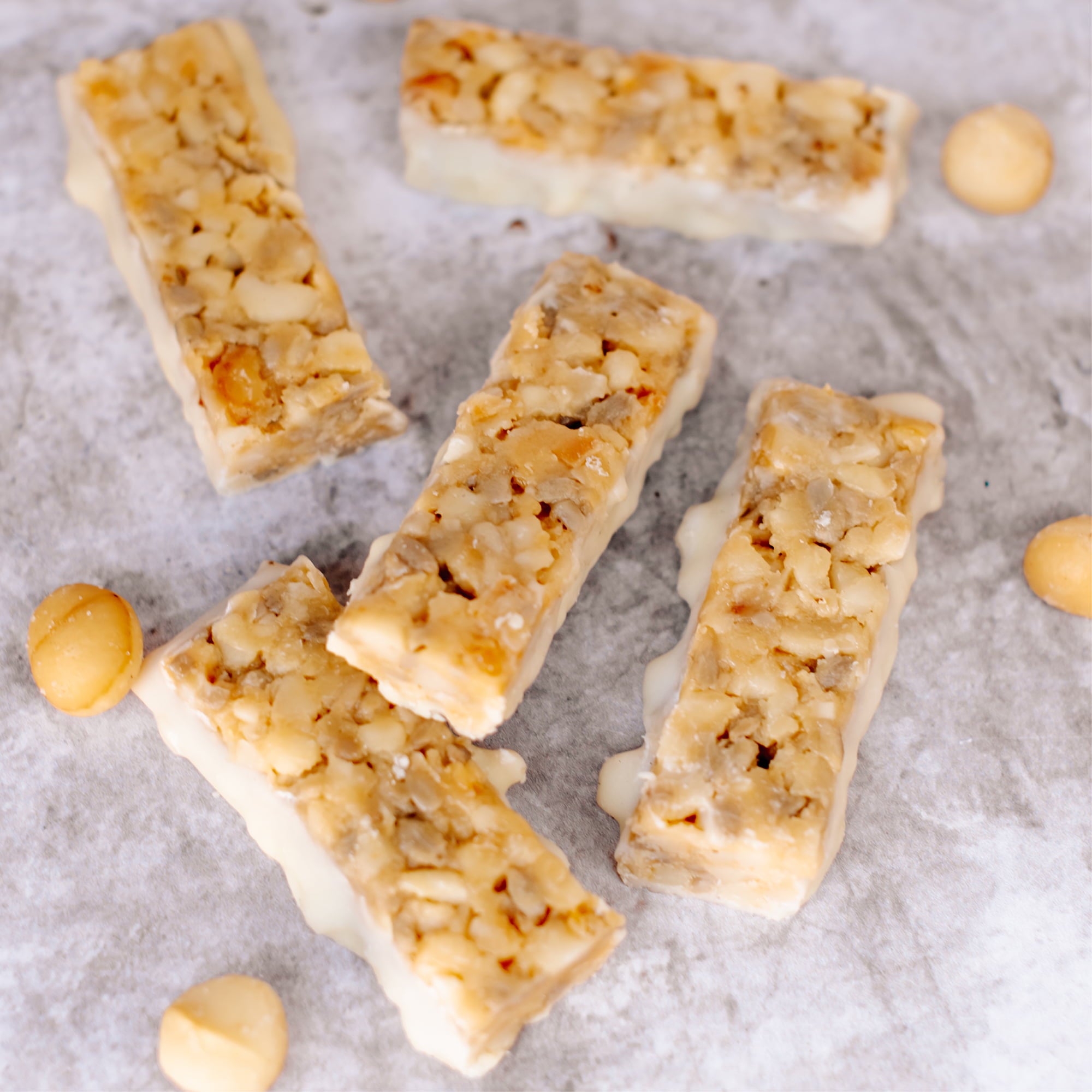 Coconut white chocolate macadamia snack bar by House of Macadamias, made with macadamias as the first ingredient. Plant based, no seed oils, 100% natural healthy snack bar rich in antioxidants and healthy fats.