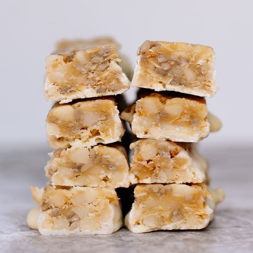 White chocolate macadamia snack bar by House of Macadamias, made with macadamias as the first ingredient. Plant based, no seed oils, 100% natural healthy snack bar rich in antioxidants and healthy fats.