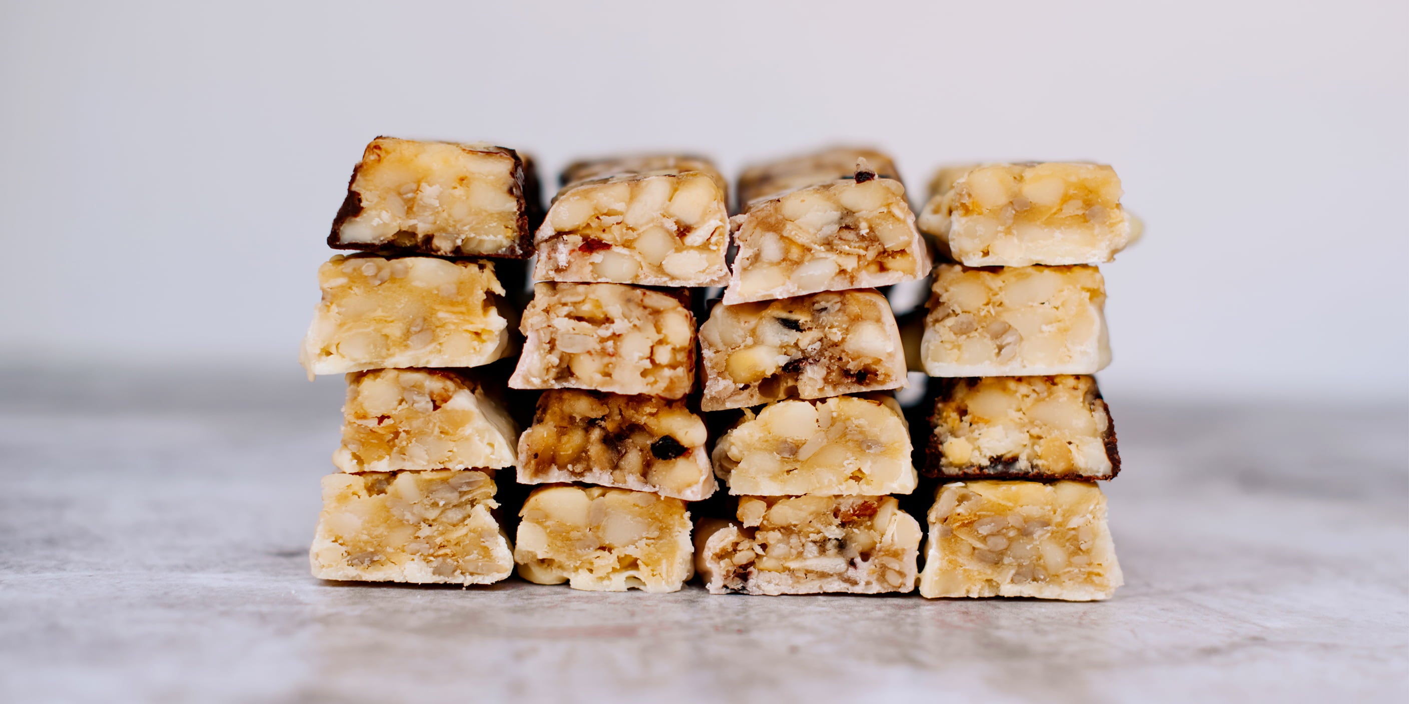 Wholesome macadamia snack bars made with clean ingredients. A nutrient-dense, on-the-go option rich in good fats and naturally low in carbs.