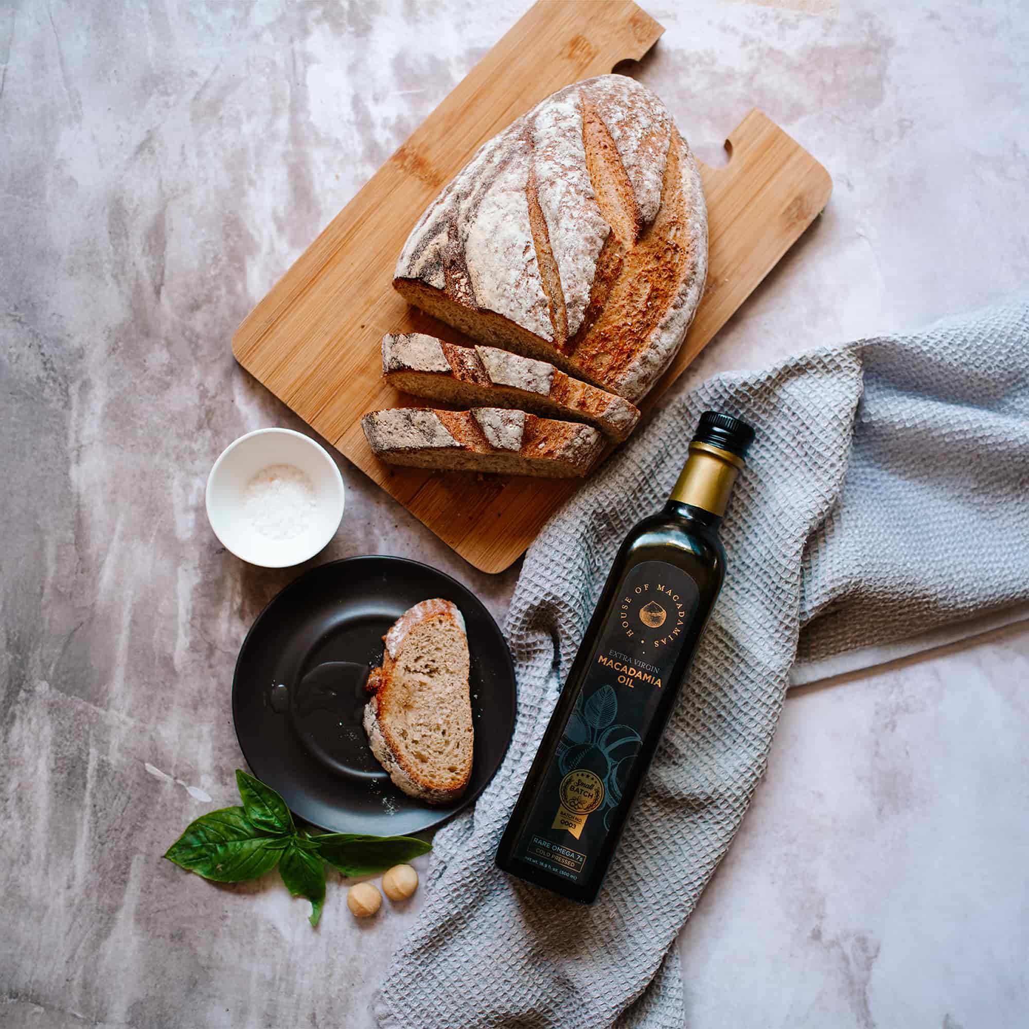 House of Macadamias Extra Virgin Macadamia Nut Oil — cold-pressed and seed-oil-free, with a high smoke point and low rancidity risk. Rich in healthy monounsaturated fats, it’s the No.1 source of good fats for cooking, baking, and drizzling.