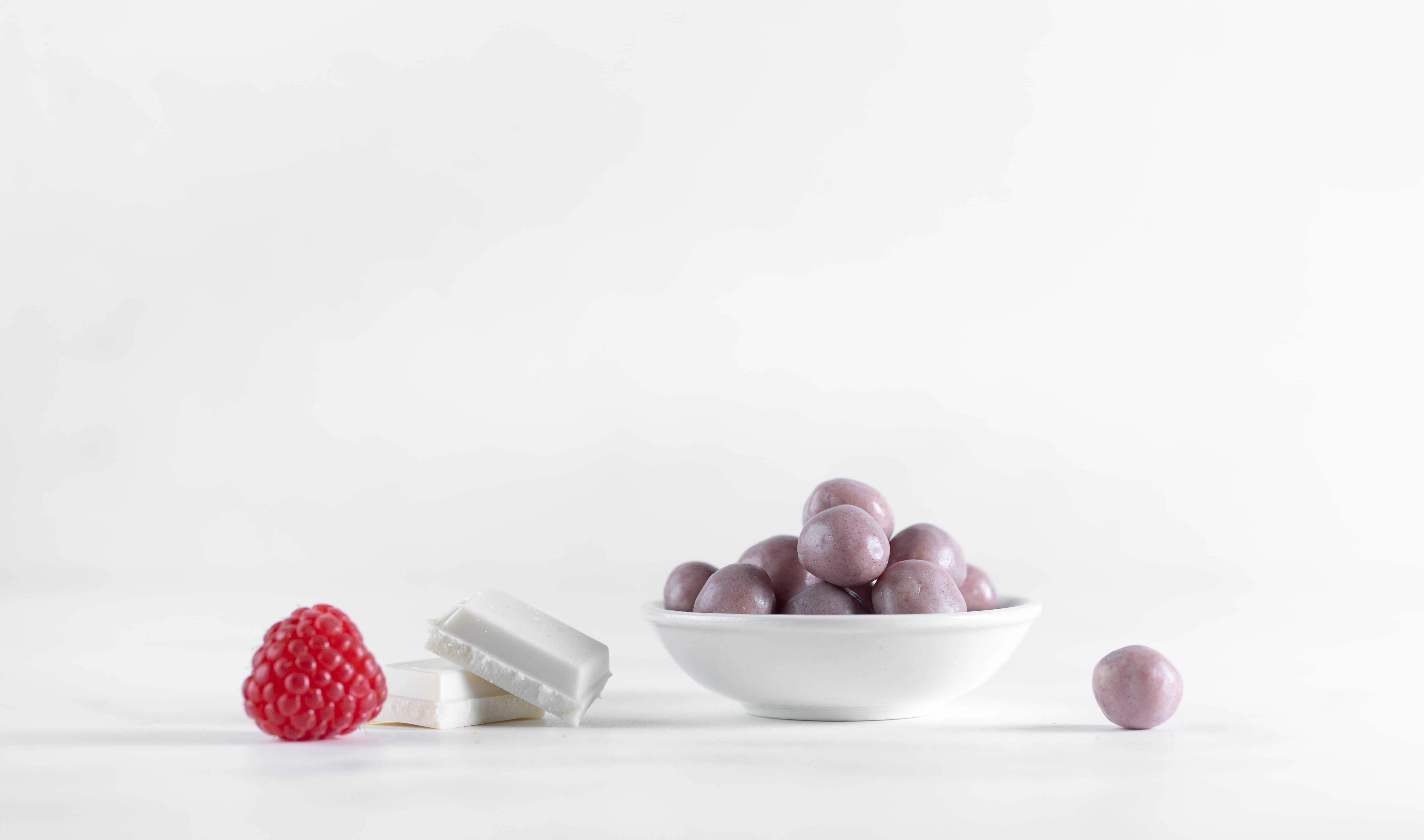 Raspberry White Chocolate Dipped Macadamia Nuts (4oz x 6 Bags)